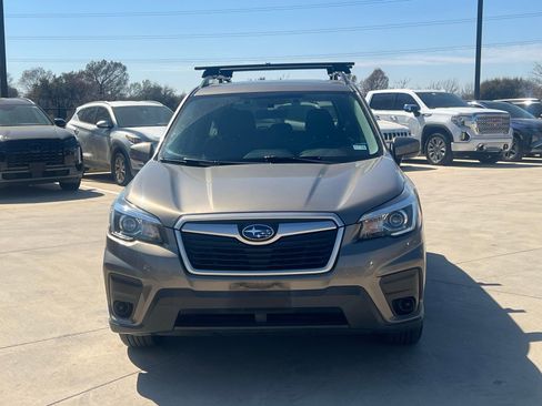 Used 2019 Subaru Forester Premium w/ All-Weather Package image 2