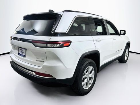 Used 2023 Jeep Grand Cherokee Limited AWD/4WD image 5