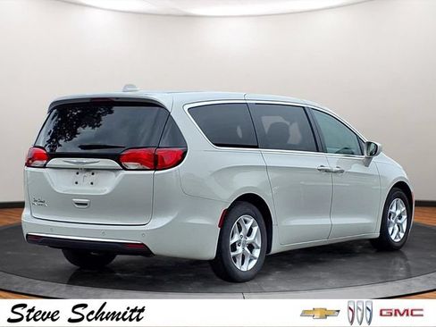 Used 2020 Chrysler Pacifica Touring w/ Tire & Wheel Group FWD image 24