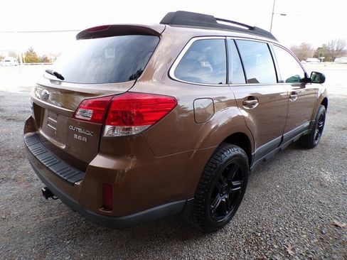 Used 2011 Subaru Outback 3.6R Premium image 4