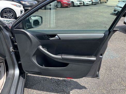 Used 2017 Volkswagen Jetta SE FWD image 29