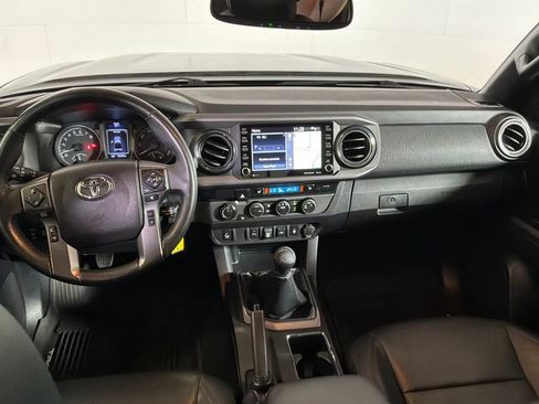 Used 2021 Toyota Tacoma TRD Off-Road w/ TRD Premium Off Road Package AWD/4WD image 18