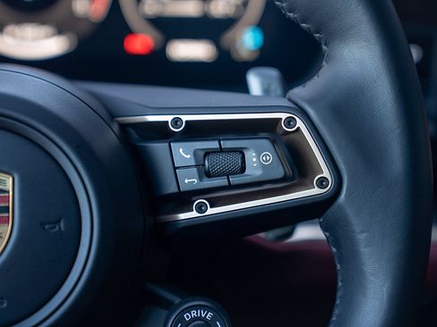 Certified 2025 Porsche Cayenne GTS AWD/4WD image 8