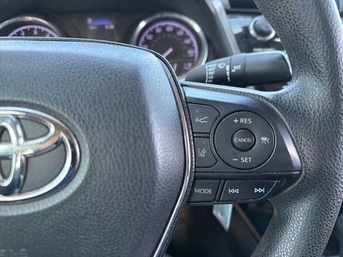 Used 2020 Toyota Camry LE FWD image 17