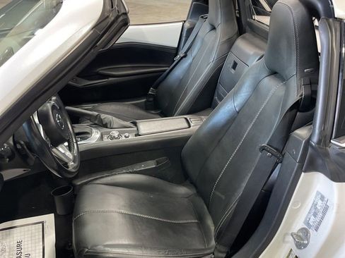 Used 2020 MAZDA MX-5 Miata RF Grand Touring RWD image 5