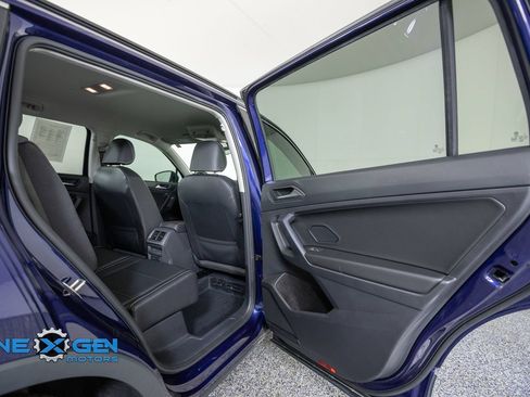 Used 2021 Volkswagen Tiguan SE FWD image 33