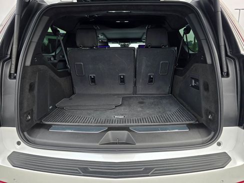 Used 2025 Cadillac Escalade ESV Premium Luxury Platinum AWD/4WD image 11