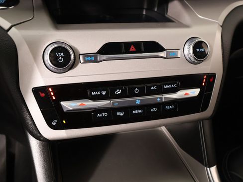 Used 2023 Ford Explorer XLT w/ Equipment Group 202A RWD image 7
