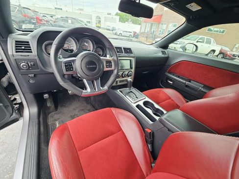 Used 2014 Dodge Challenger SRT8 w/ Harman/Kardon Audio Group RWD image 10