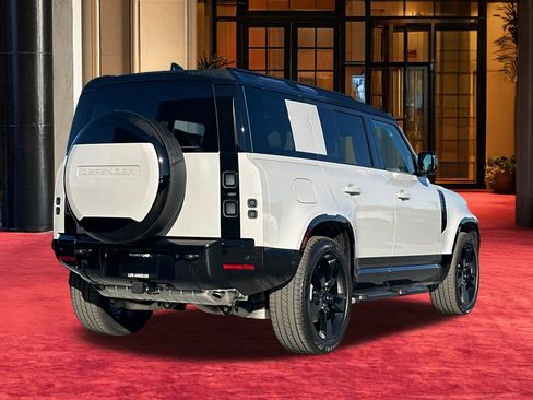 New 2026 Land Rover Defender 110 X-Dynamic SE image 10