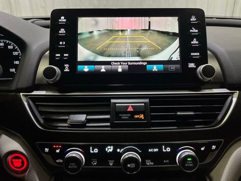 Used 2018 Honda Accord Touring image 18