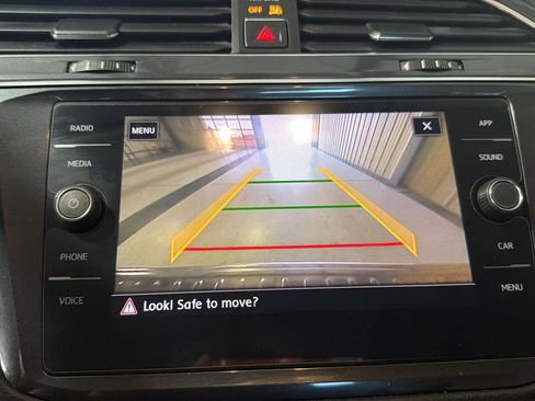 Used 2018 Volkswagen Tiguan SE image 21