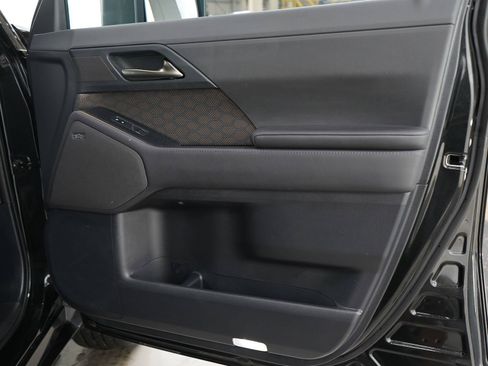 Used 2025 Lexus GX 550 w/ Accessory Package (Z1) AWD/4WD image 9