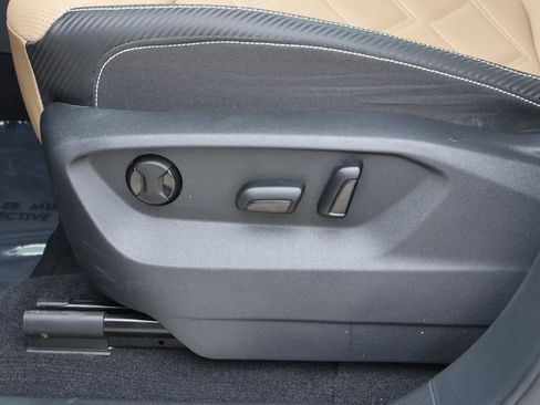 Used 2025 Volkswagen Atlas Cross Sport SE image 24