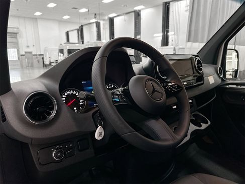 New 2025 Mercedes-Benz Sprinter 2500 image 10