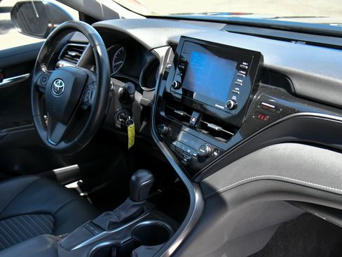 Used 2022 Toyota Camry SE FWD image 39