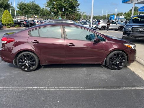 Used 2017 Kia Forte LX FWD image 3