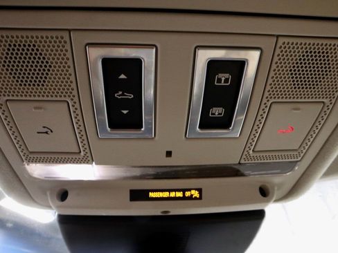 Used 2020 Jaguar XF Prestige image 32