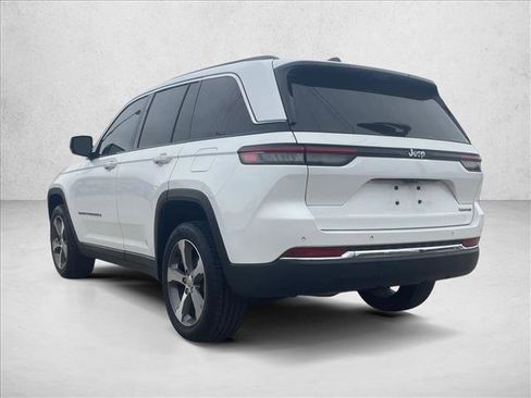 Used 2023 Jeep Grand Cherokee Limited w/ Luxury Tech Group II image 8