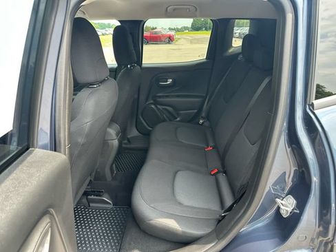 Used 2023 Jeep Renegade Latitude AWD/4WD image 10