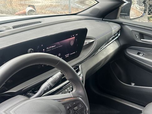 Used 2025 Buick Envista Sport Touring image 29