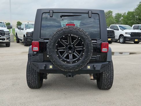Used 2017 Jeep Wrangler Unlimited Sport w/ Connectivity Group AWD/4WD image 4