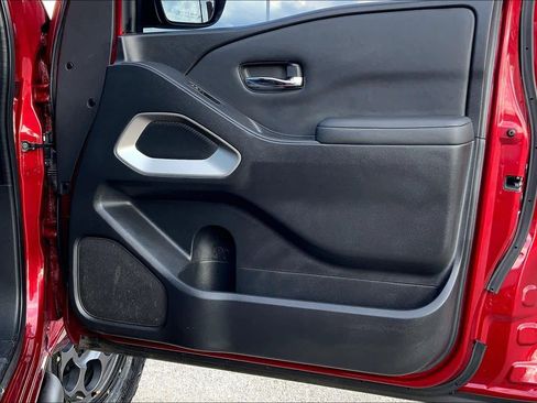 Used 2022 Nissan Frontier SV image 40