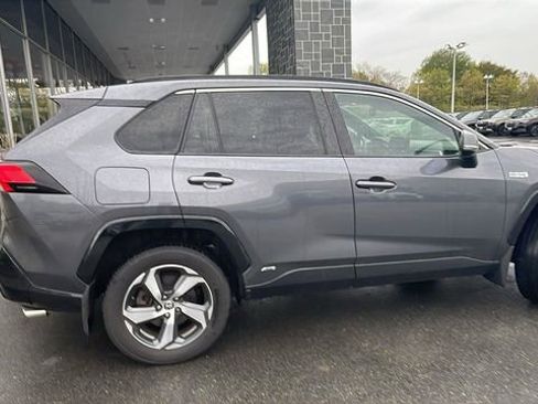 Used 2021 Toyota RAV4 SE w/ Weather & Moonroof Package AWD/4WD image 9