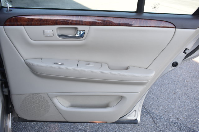 Used 2007 Cadillac DTS Luxury I w/ Sun And Sound Package FWD image 34