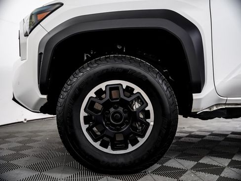 Used 2024 Toyota Tacoma TRD Off-Road w/ TRD Off Road Premium Package AWD/4WD image 6