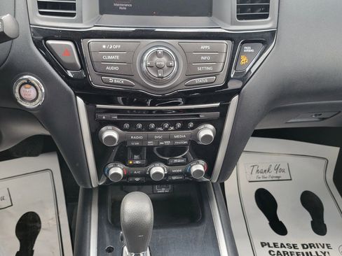 Used 2018 Nissan Pathfinder S image 23