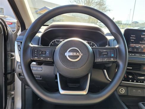 Used 2023 Nissan Rogue SV image 25