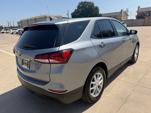 Used 2023 Chevrolet Equinox LS w/ LS Convenience Package FWD image 6