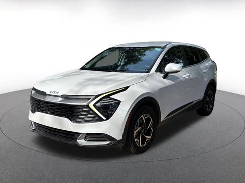 Used 2025 Kia Sportage LX FWD image 3