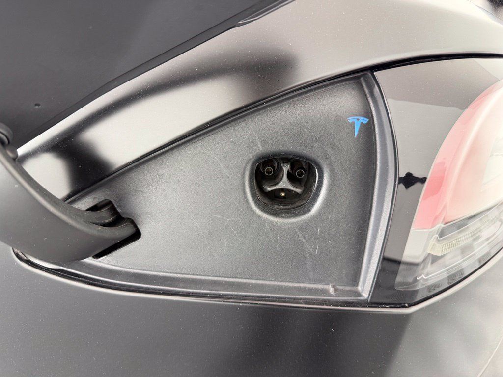 Used 2022 Tesla Model S Plaid AWD/4WD image 36