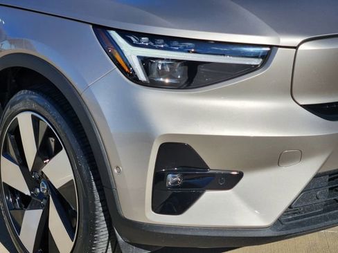 Used 2024 Volvo XC40 Recharge Plus w/ Protection Package Premier image 8