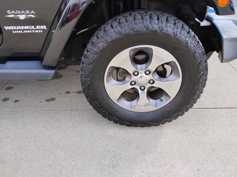 Used 2016 Jeep Wrangler Unlimited Sahara image 24