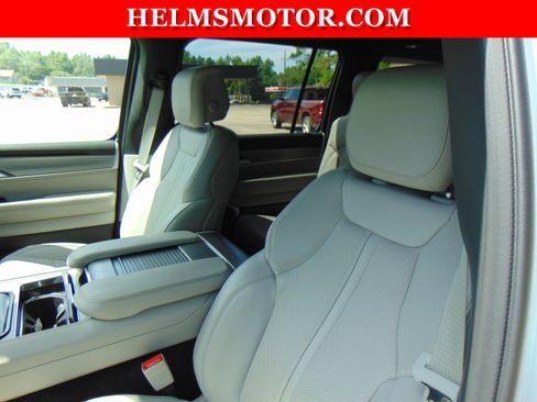 Certified 2025 Jeep Wagoneer L 4WD image 40