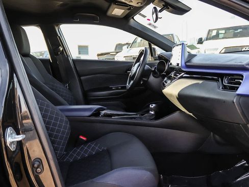 Used 2020 Toyota C-HR XLE FWD image 16