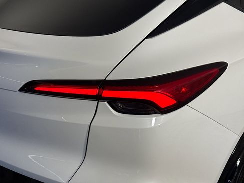 Used 2024 Buick Envista Sport Touring w/ Convenience II Package image 34