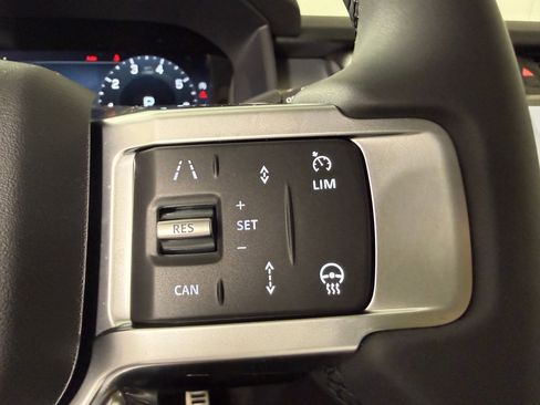 New 2026 Land Rover Discovery Limited Edition image 16