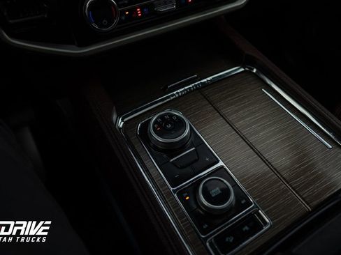 Used 2024 Ford Expedition Limited image 32