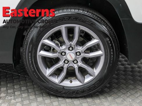 Used 2024 GMC Terrain SLT image 8