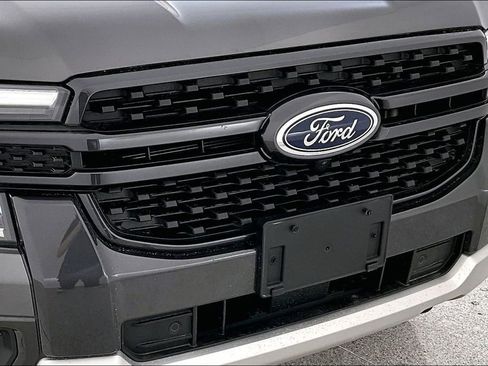 Used 2025 Ford Ranger Lariat w/ Trailer Tow Package image 38