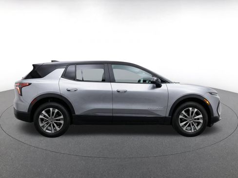 Used 2025 Chevrolet Equinox LT FWD image 8
