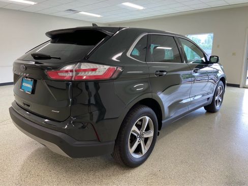 Used 2024 Ford Edge SEL w/ Convenience Package image 7