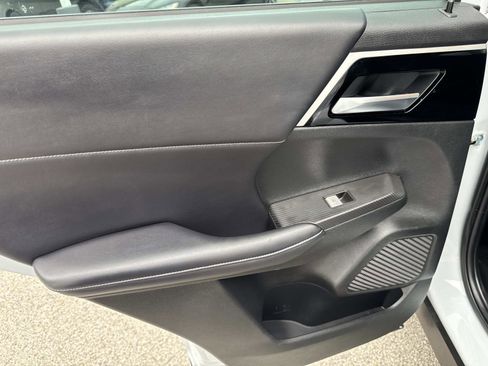 Used 2023 Mitsubishi Outlander SE image 9