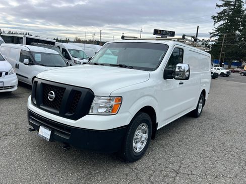 Used 2018 Nissan NV 3500 SV image 1