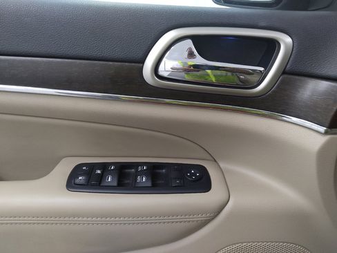 Used 2017 Jeep Grand Cherokee Limited AWD/4WD image 27