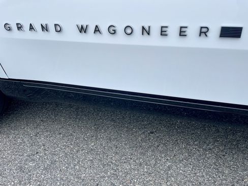 Used 2024 Jeep Grand Wagoneer Series III w/ Quick Order Packagew 28T AWD/4WD image 36